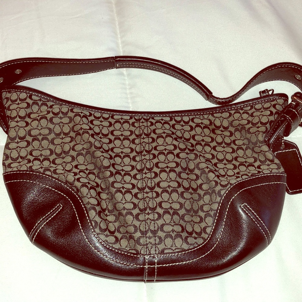 Small black Coach handbag 👜